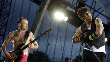 Новый альбом Red Hot Chili Peppers поступил в продажу