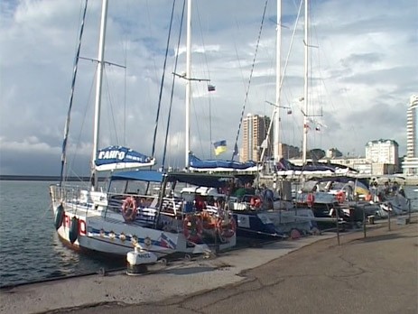 Участники яхтенного фестиваля «Черное море» прибыли в Новороссийск
