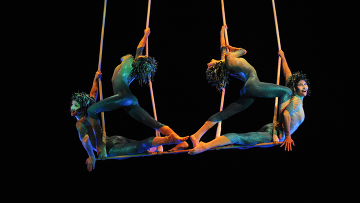 Зрители встретили овацией премьеру шоу Cirque du Soleil в Петербурге