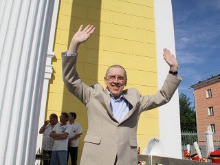 Именем Валерия Золотухина назовут Молодежный театр Алтая
